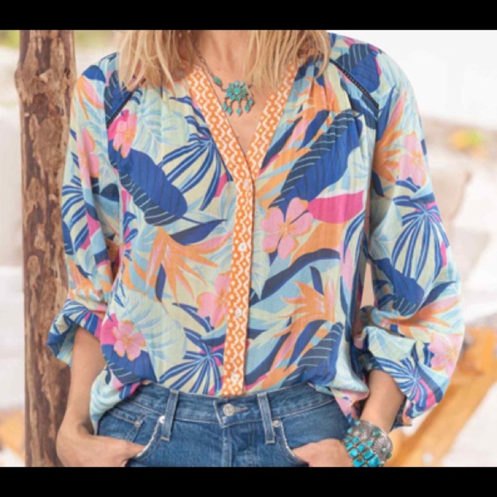 Wild printed cotton floral button top. New!